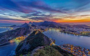 Đường bờ biển trải dài khắp thành phố Rio de Janeiro