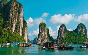 Du lịch Quảng Ninh nổi tiếng với Vịnh Hạ Long xinh đẹp mỹ miều