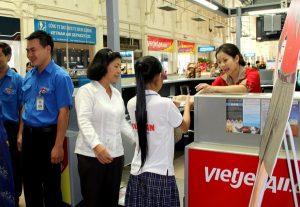 trẻ em đi máy bay