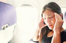 Tại sao đi máy bay về bị ù tai ?