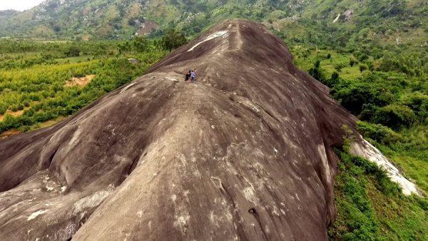 Núi đá Voi Mẹ - tảng đá nguyên khối lớn nhất Việt Nam