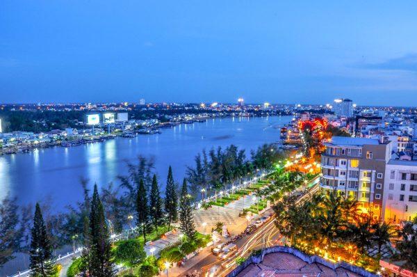 Đặt vé máy bay trải nghiệm chuyến du lịch Bến Ninh Kiều
