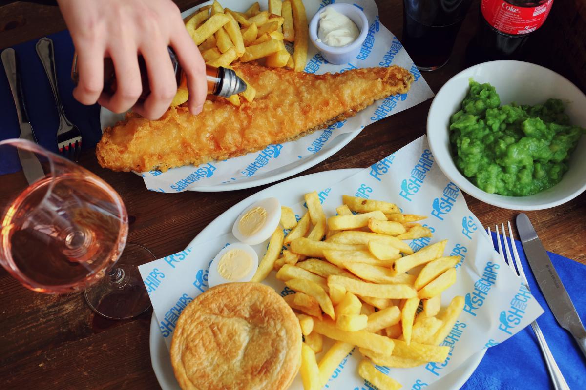 Đặt vé máy bay đến Anh để thử Fish and chips